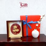 Tranh Đồng Dát Vàng 24K Để Bàn – Biểu Tượng Thuận Buồm Xuôi Gió Nền Đen (MNVHD04.10.1)