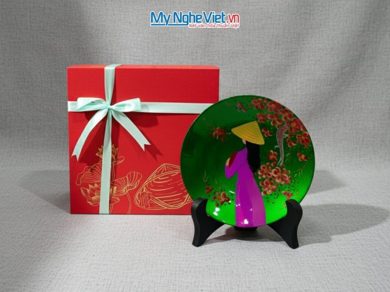 Tranh đĩa sơn mài cô gái đào D20cm TD20-4