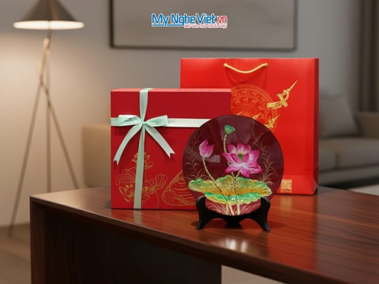 Tranh đĩa sơn mài hoa sen đắp nổi nền đỏ D25cm TD25-3