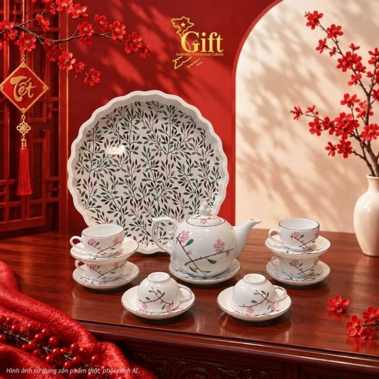 Bộ bình trà gốm sứ và khay sơn mài - Quà tết doanh nghiệp