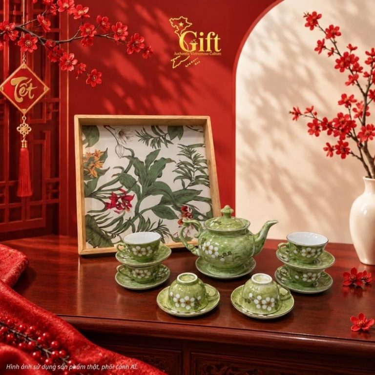 Bộ bình trà gốm sứ và khay sơn mài - Quà tết doanh nghiệp