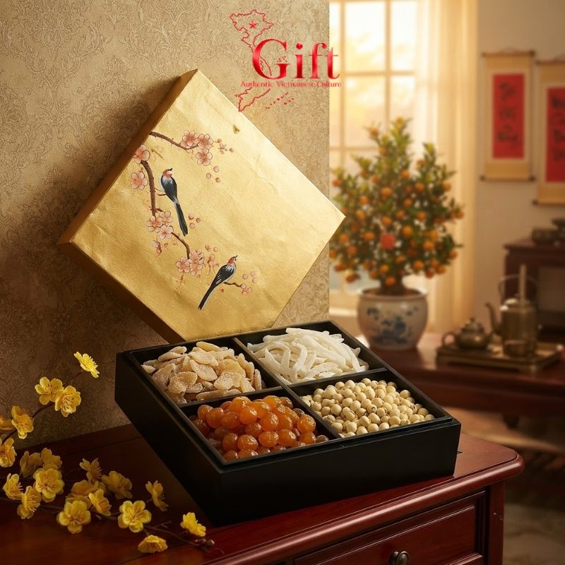 Bộ Sơn Mài Hộp Mứt Tết Vuông 4 Ngăn Vẽ Uyên Ương Đắp Vàng