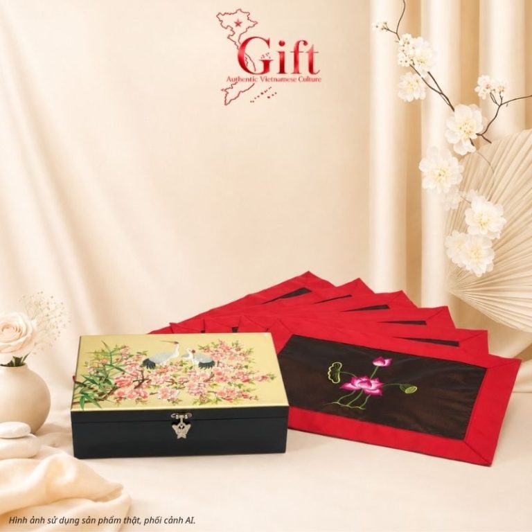 Set quà tặng bộ khăn trải bàn thêu sen và hộp sơn mài