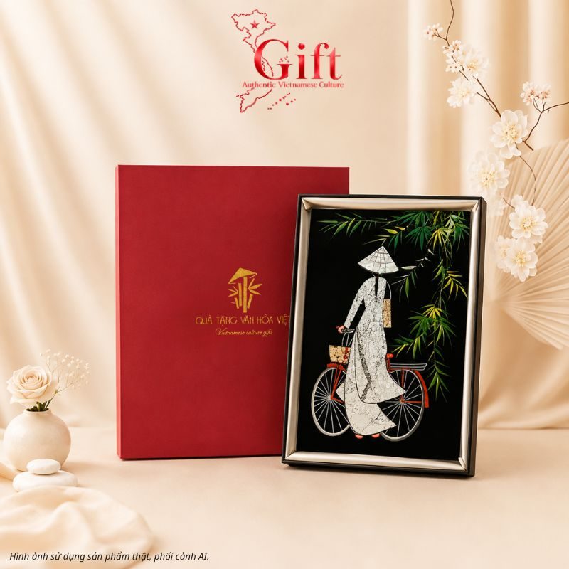 Tranh Sơn Mài Cô Gái Áo Dài Cẩn Trứng