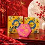 Hộp Mứt Tết Sơn Mài Lục Giác 7 Ngăn Cá Sen Nền Hồng | Quà Tết Doanh Nghiệp 2027 Cao Cấp