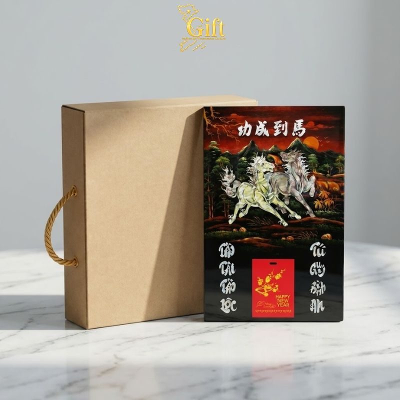 Tranh Lịch Sơn Mài Mã Đáo Thành Công Cẩn Ốc Nền Ấm | Quà Tết Doanh Nghiệp 2027